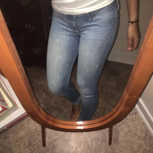 Light Wash Hollister Skinny Jeans - Picture 2 of 3